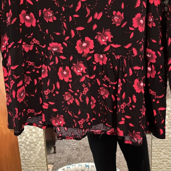 Velvet graham & spencer  lace trim blouse. - Picture 2 of 9